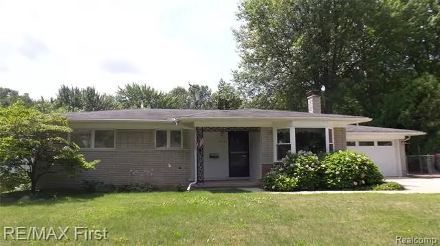 20624 HUNT CLUB DR, Harper Woods, MI 48225