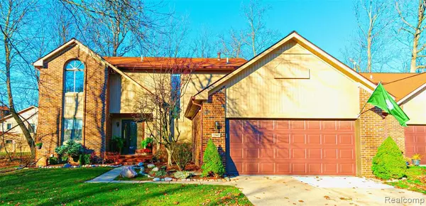 7367 PEPPER Creeks, West Bloomfield, MI 48322 1068