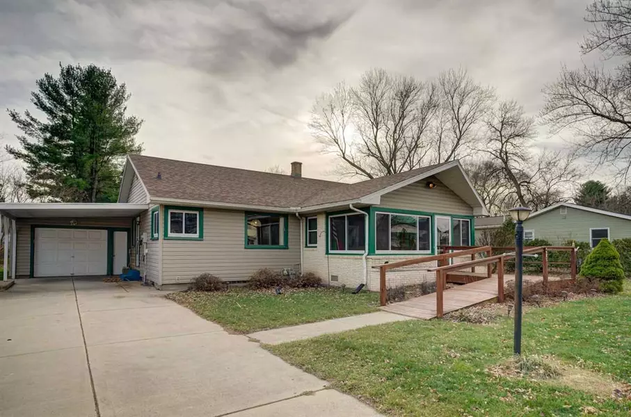 413 W Hudson St, Mazomanie, WI 53560