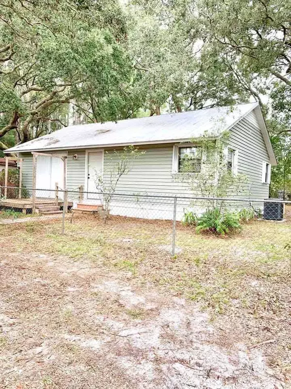 12 Lake Essay Drive, Panacea, FL 32346