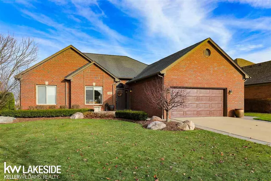 18097 Canvasback Dr, Clinton Township, MI 48038