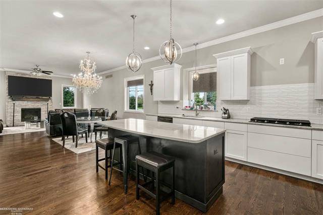 Shelby Twp, MI 48315,48965 PINEBROOK DR
