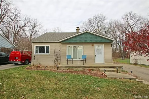 63 E GLASS RD RD, Ortonville, MI 48462