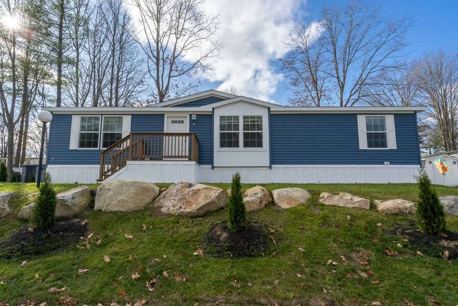 2 North Blueberry LN, Rochester, NH 03867