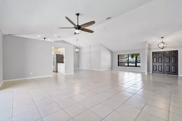 Boynton Beach, FL 33437,5765 Laurel Green CIR