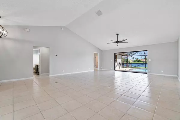 Boynton Beach, FL 33437,5765 Laurel Green CIR