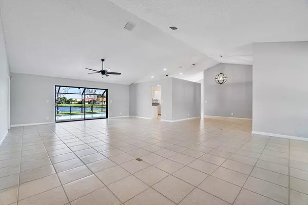 Boynton Beach, FL 33437,5765 Laurel Green CIR