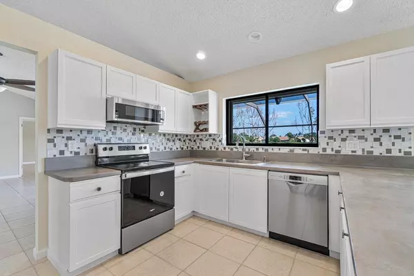 Boynton Beach, FL 33437,5765 Laurel Green CIR