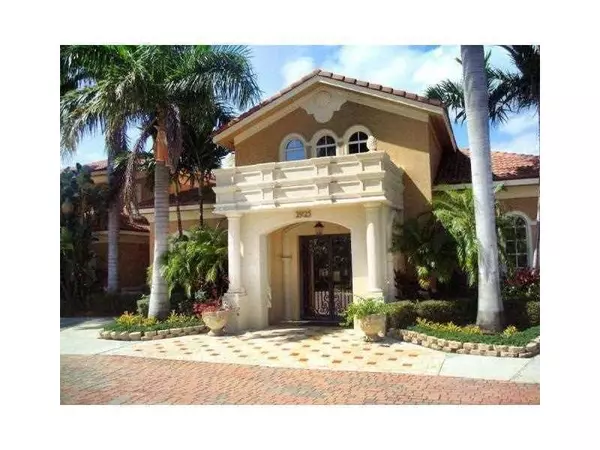 901 Villa CIR, Boynton Beach, FL 33435