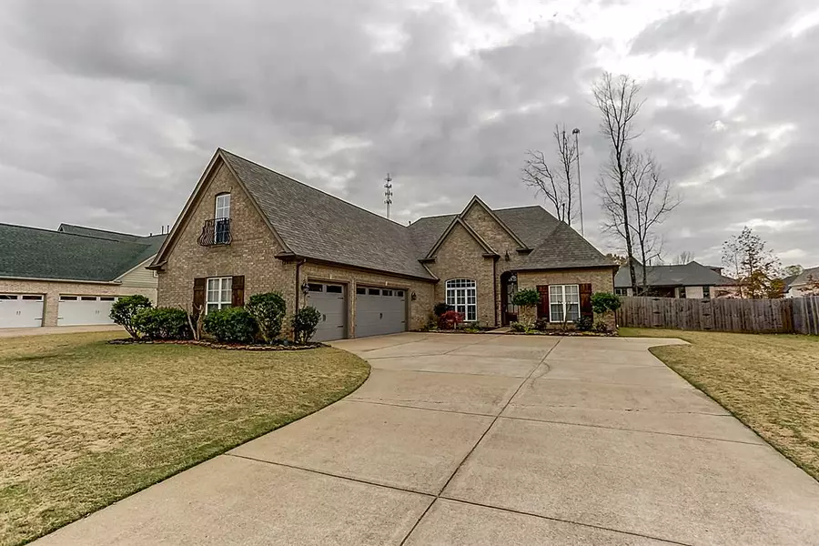 265 RIVERDALE DR, Oakland, TN 38060