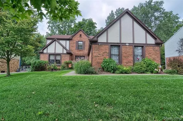 1237 SANDY RIDGE DR, Rochester Hills, MI 48306