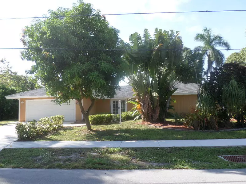 662 NE Spencer ST, Jensen Beach, FL 34957