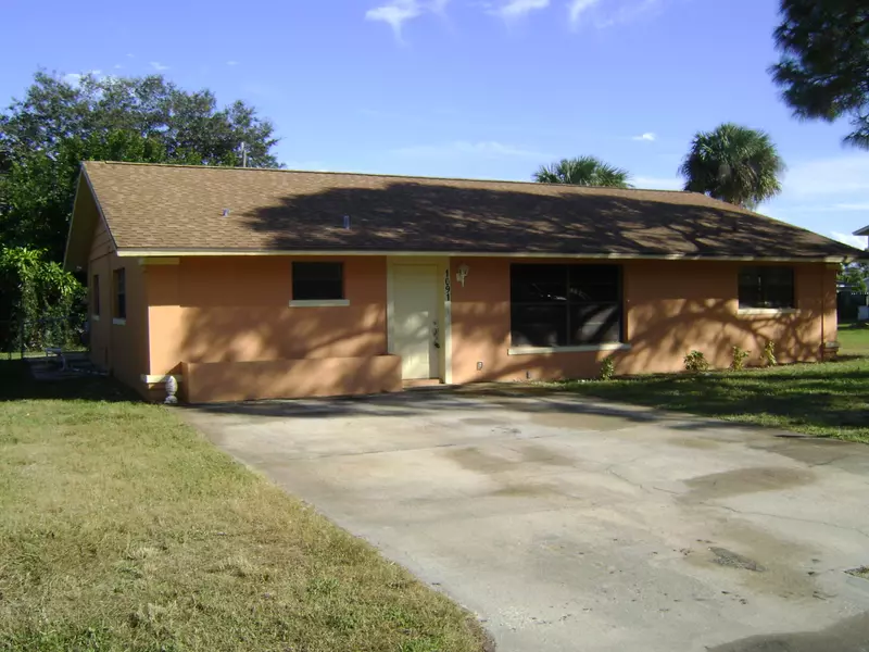 1091 NE Glass DR, Jensen Beach, FL 34957