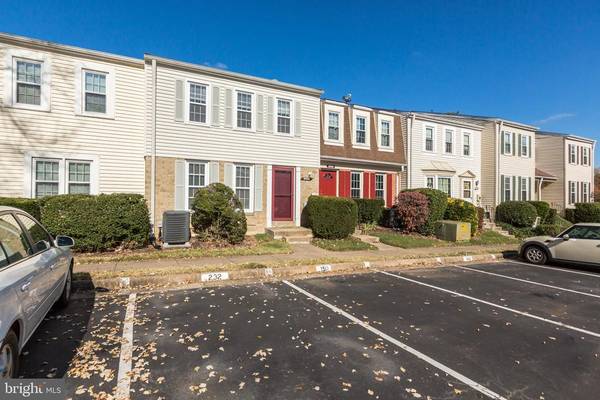 Burke, VA 22015,9208 HICKORY TREE CT #6B