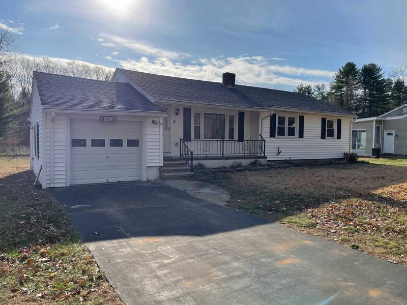 5 Woodland DR, Plaistow, NH 03865