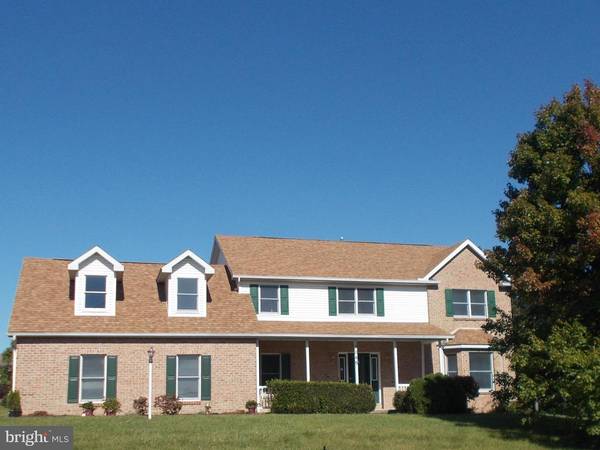 2045 FARMALL DR, Greencastle, PA 17225