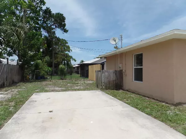 Stuart, FL 34997,5051 SE Dell ST