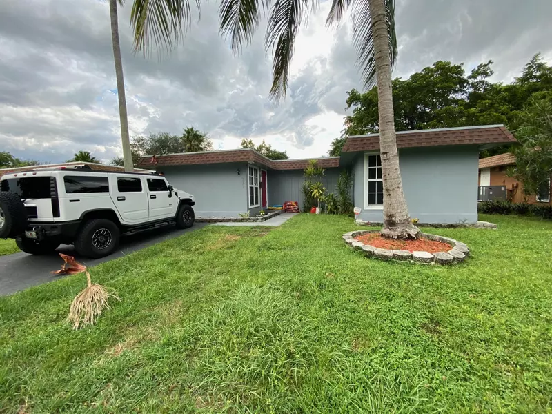 7907 NW 75th AVE, Tamarac, FL 33321