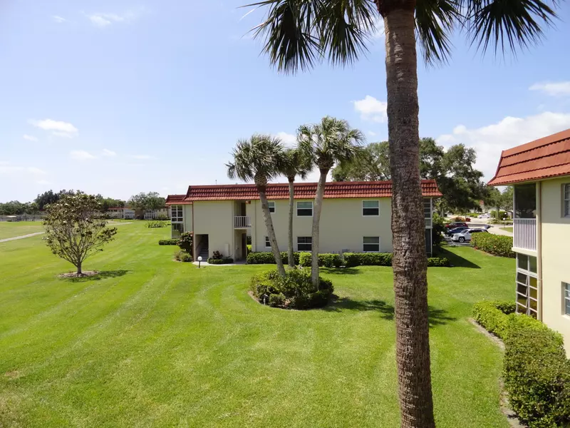 7 Vista Palm LN 202, Vero Beach, FL 32962