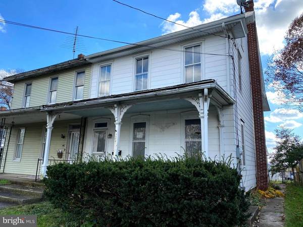 122 E DONEGAL ST, Mount Joy, PA 17552