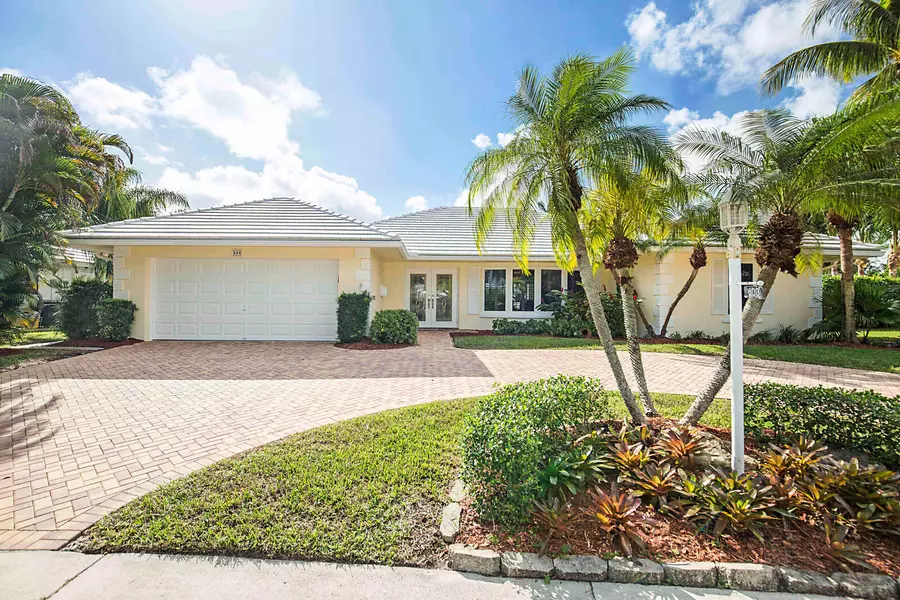 800 Holly LN, Boca Raton, FL 33486