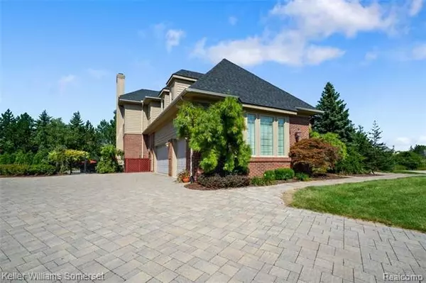 West Bloomfield, MI 48322,6686 BOX WOOD CRT