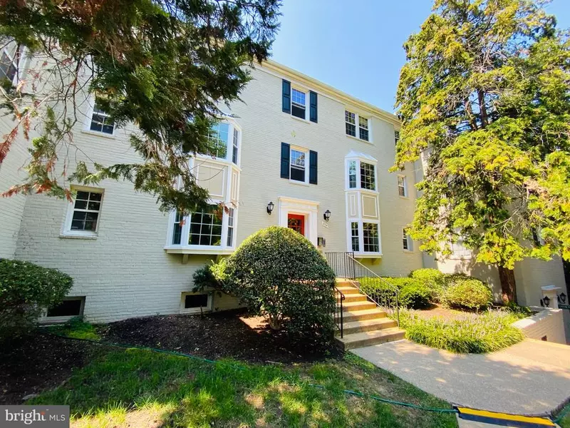 824 S ARLINGTON MILL DR #202, Arlington, VA 22204