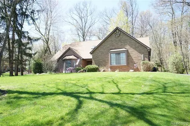 2236 Quiet Valley TRL, Brighton, MI 48114