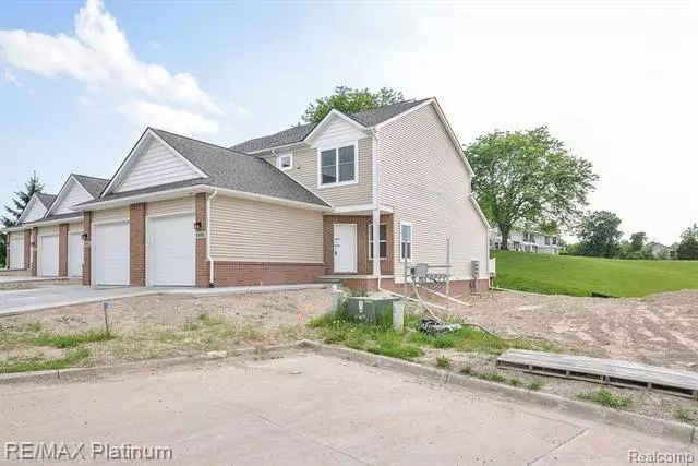 5888 WOODRUFF VIEW DR, Brighton, MI 48116