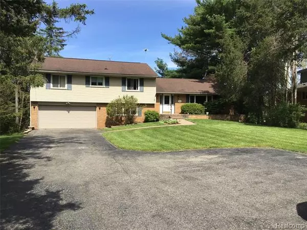 Brighton, MI 48114,5482 RED FOX DR