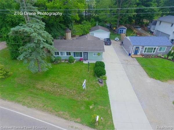 1713 S Hughes RD, Brighton, MI 48114