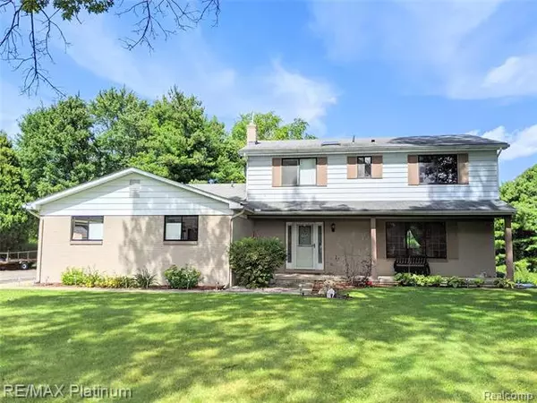 6369 SUNDANCE TRL, Brighton, MI 48116