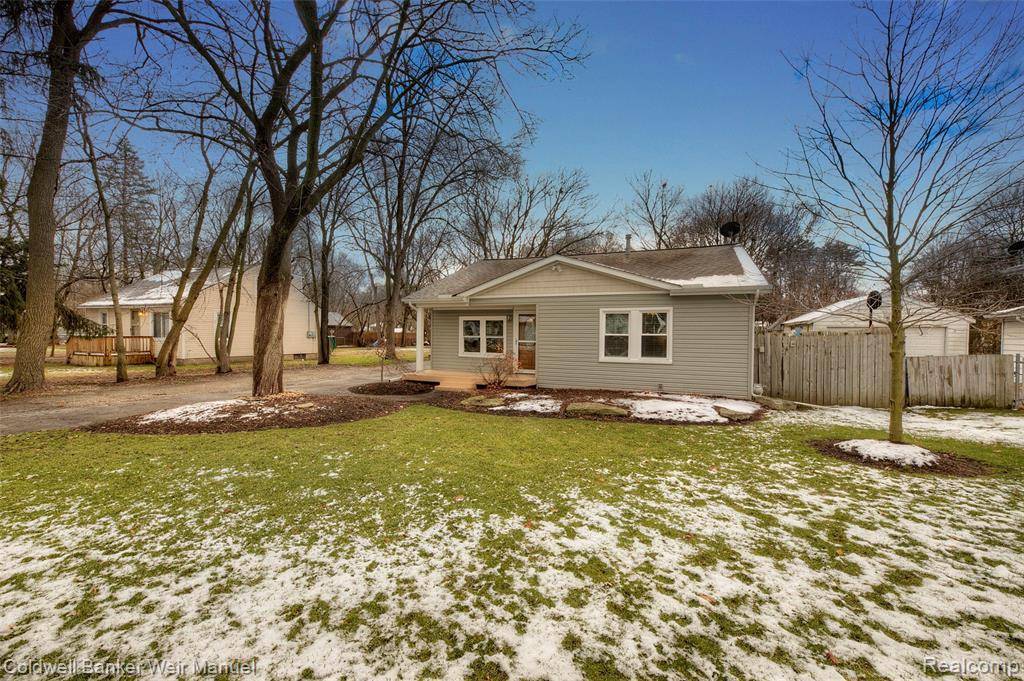 6473 BARKER Drive, Waterford, MI 48329 3113