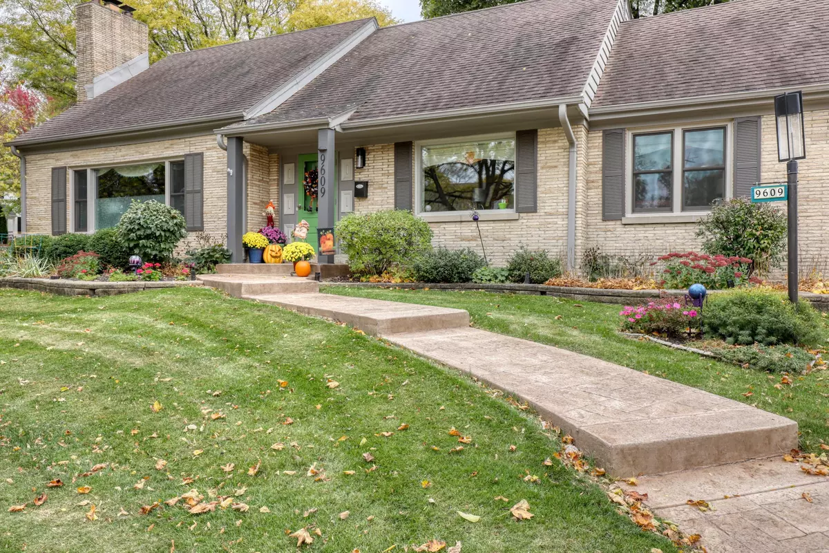 Wauwatosa, WI 53226,9609 Ridge Blvd