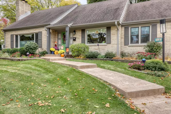 9609 Ridge Blvd, Wauwatosa, WI 53226