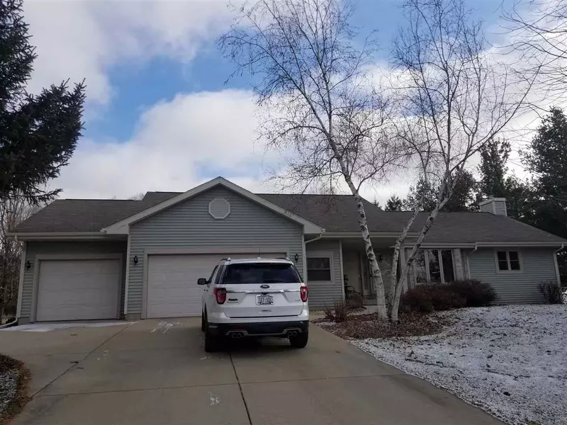 1726 Lunde Cir, Stoughton, WI 53589