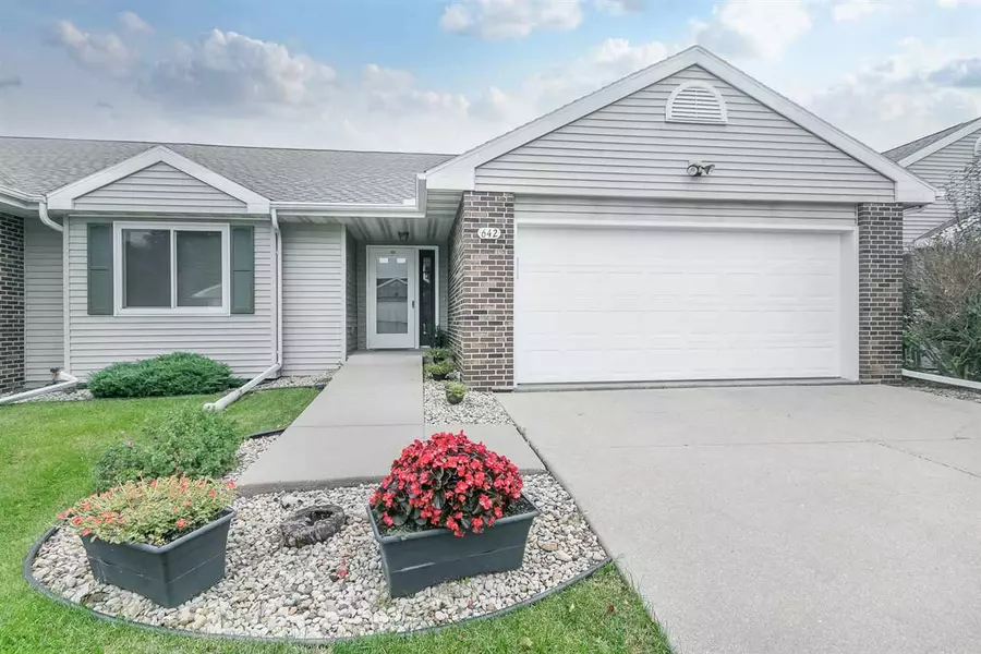 642 Kensington Square, Stoughton, WI 53589