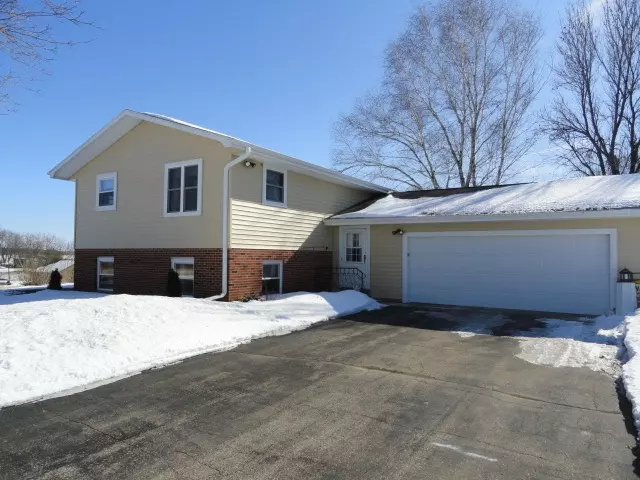 W10311 Del Bern Ln, Fox Lake, WI 53933