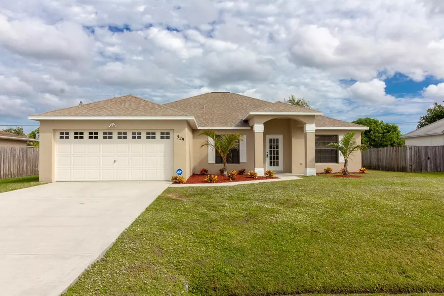 529 SE Anchor LN, Port Saint Lucie, FL 34983