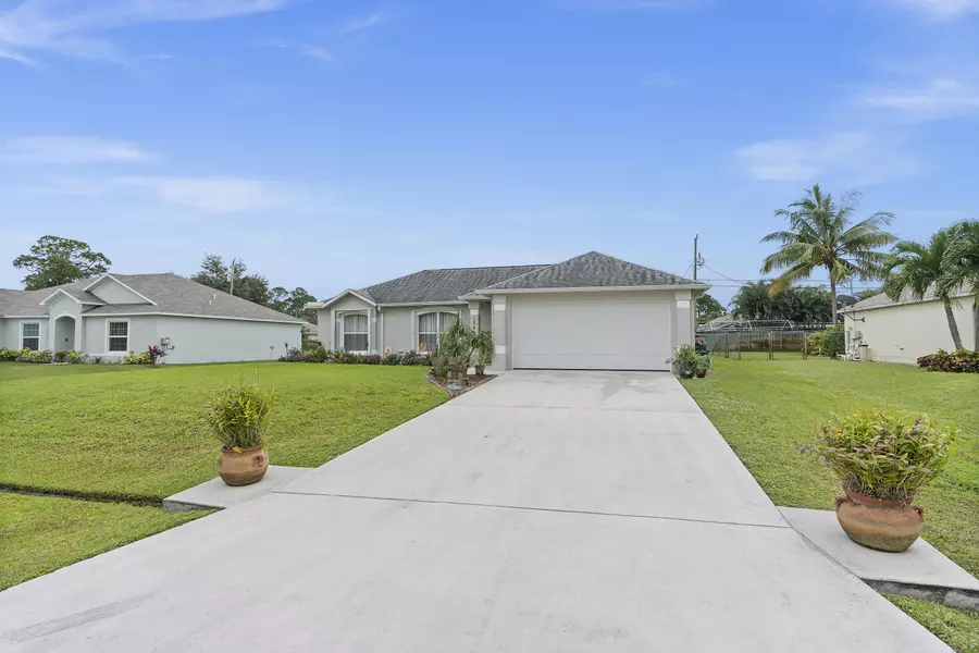 1348 SW Axtell AVE, Port Saint Lucie, FL 34984