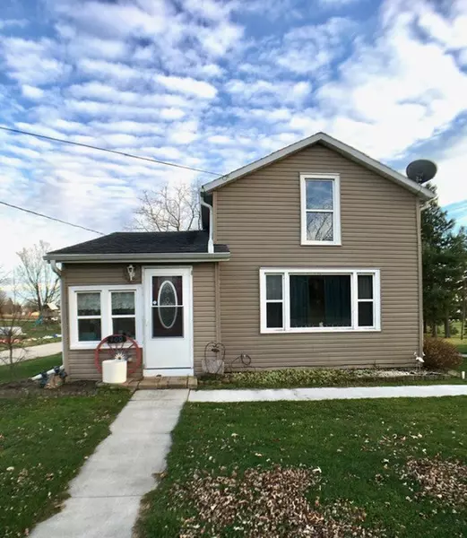 400 2nd St, Fox Lake, WI 53933