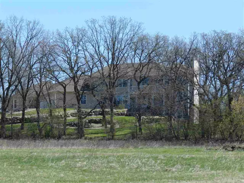 3284 MOUND VIEW RD, Verona, WI 53593