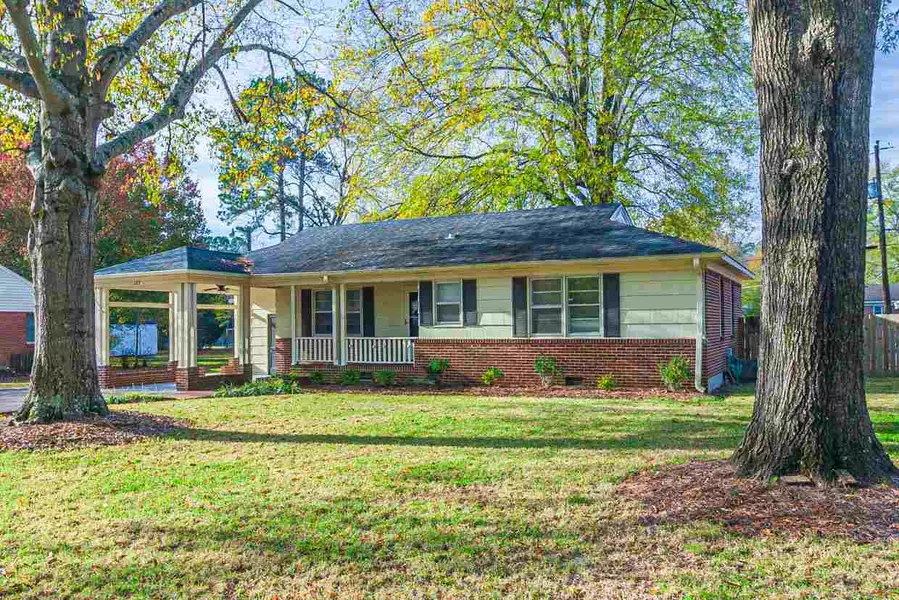 123 SUNRISE CV, Selmer, TN 38375