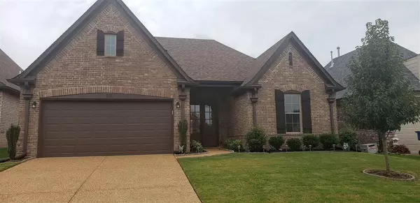 215 DOGWOOD SPRINGS DR, Oakland, TN 38060