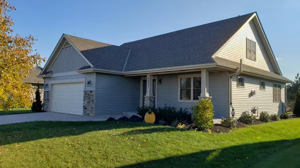 9931 Prairie Crossing Dr, Caledonia, WI 53126