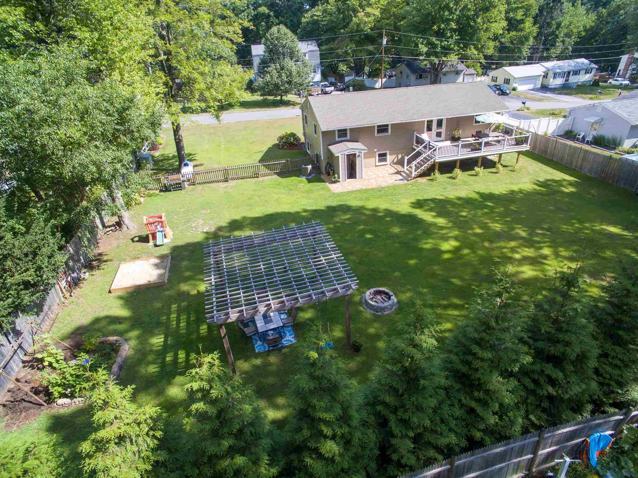 Merrimack, NH 03054,17 Lantern LN