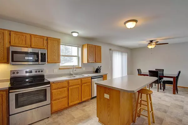 Madison, WI 53704,5305 Golden Leaf Tr