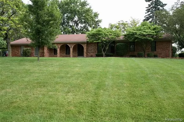 6737 RICKETT, Washington, MI 48094