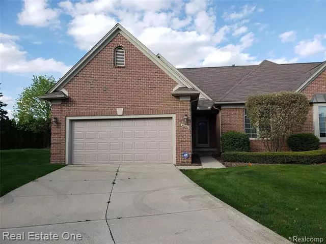 40646 OAKBROOK DRIVE DR, Sterling Heights, MI 48310