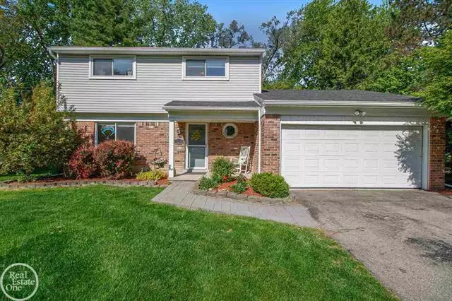 8810 DUBLIN, Sterling Heights, MI 48314